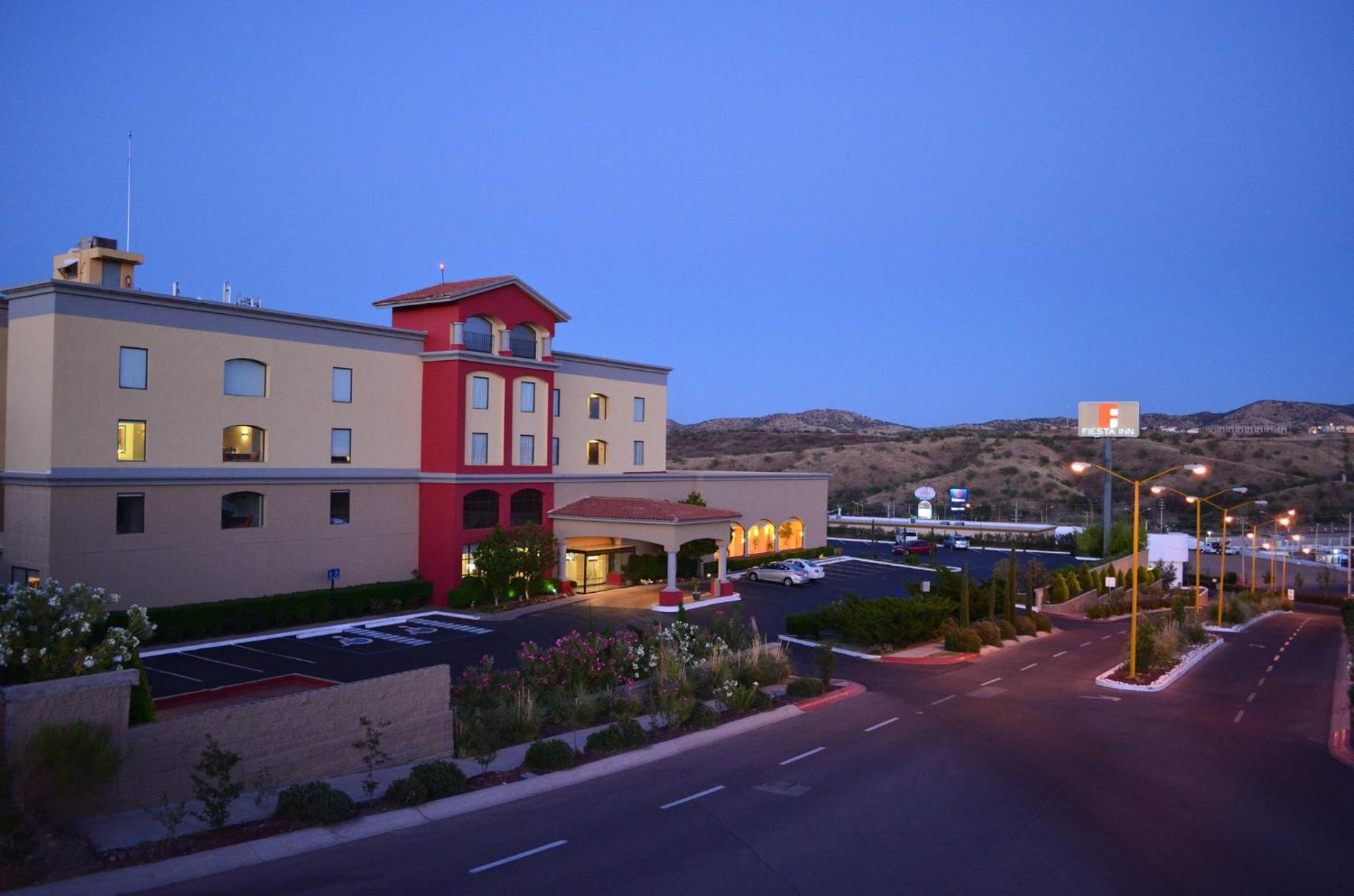 Fiesta Inn Nogales Trujillo Exterior photo